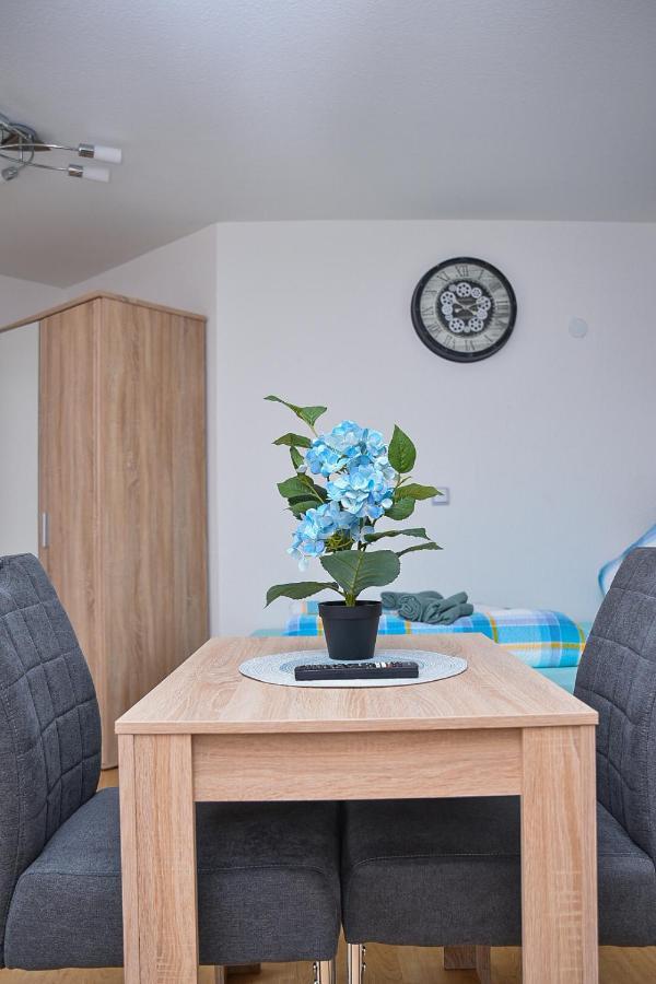 Ruhige Wohnung Im . Private Parkplatz ,Balkon ,Netflix Nuremberg Exterior photo